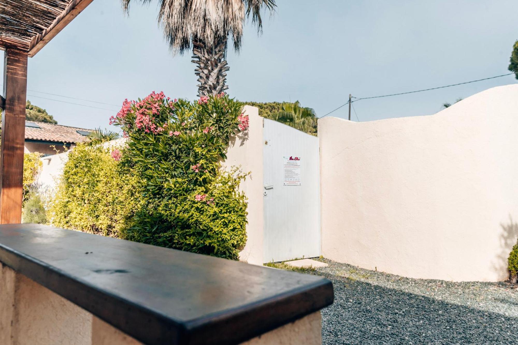 Reve D'Azur, Mazet En Bord De Mer, Parking, Piscine Partagee, Terrasse Bbq & Draps Inclus La Nartelle, 1 Salon, 1 Chambre, 1 Cuisine , 1 Sdb Sainte-Maxime Kültér fotó
